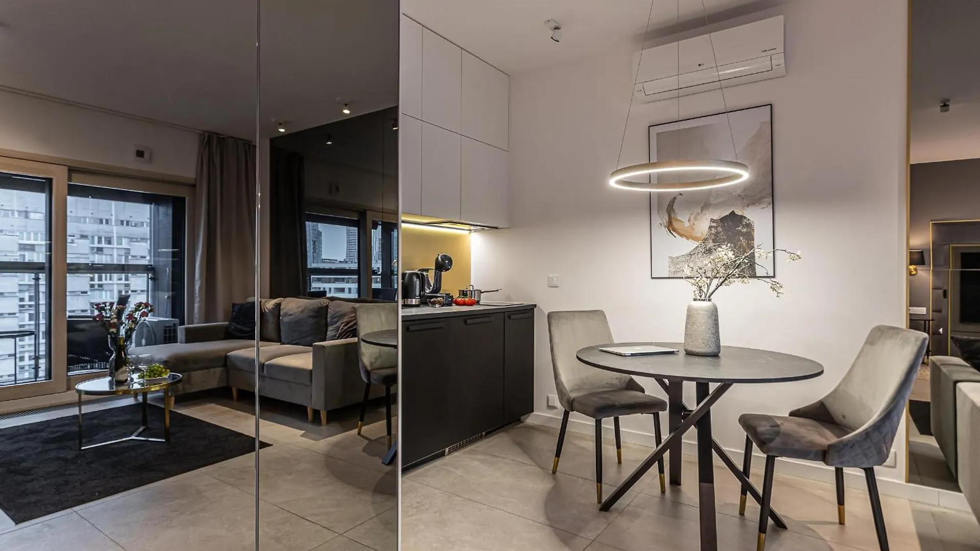 P&O Apartments Mennica Residence IX Varsavia 0*,  Polonia